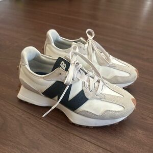 New Balance 327 | White and Gray Sneakers